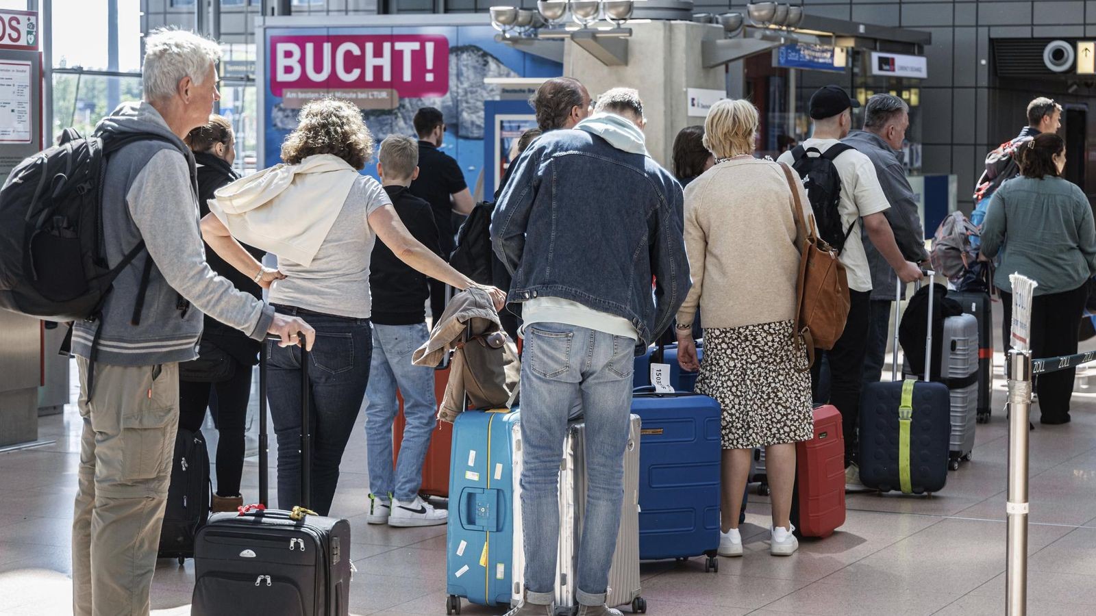 Vorabend Check In Flughafen Hamburg www.abendblatt.de