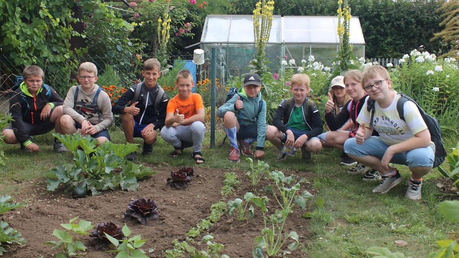 Schüler besuchen besonderen Garten im SaaleOrlaKreis Begeisterung