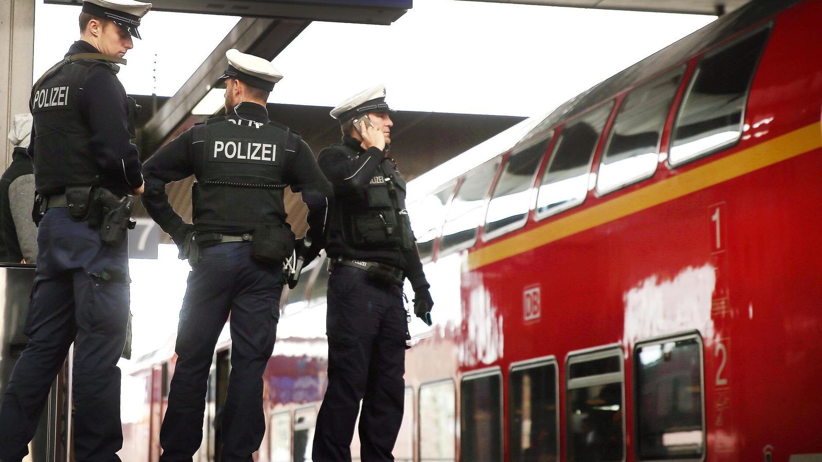 Kurzes-Nickerchen-20-J-hriger-schl-ft-im-Gleisbett-des-Hamburger-Hauptbahnhofs