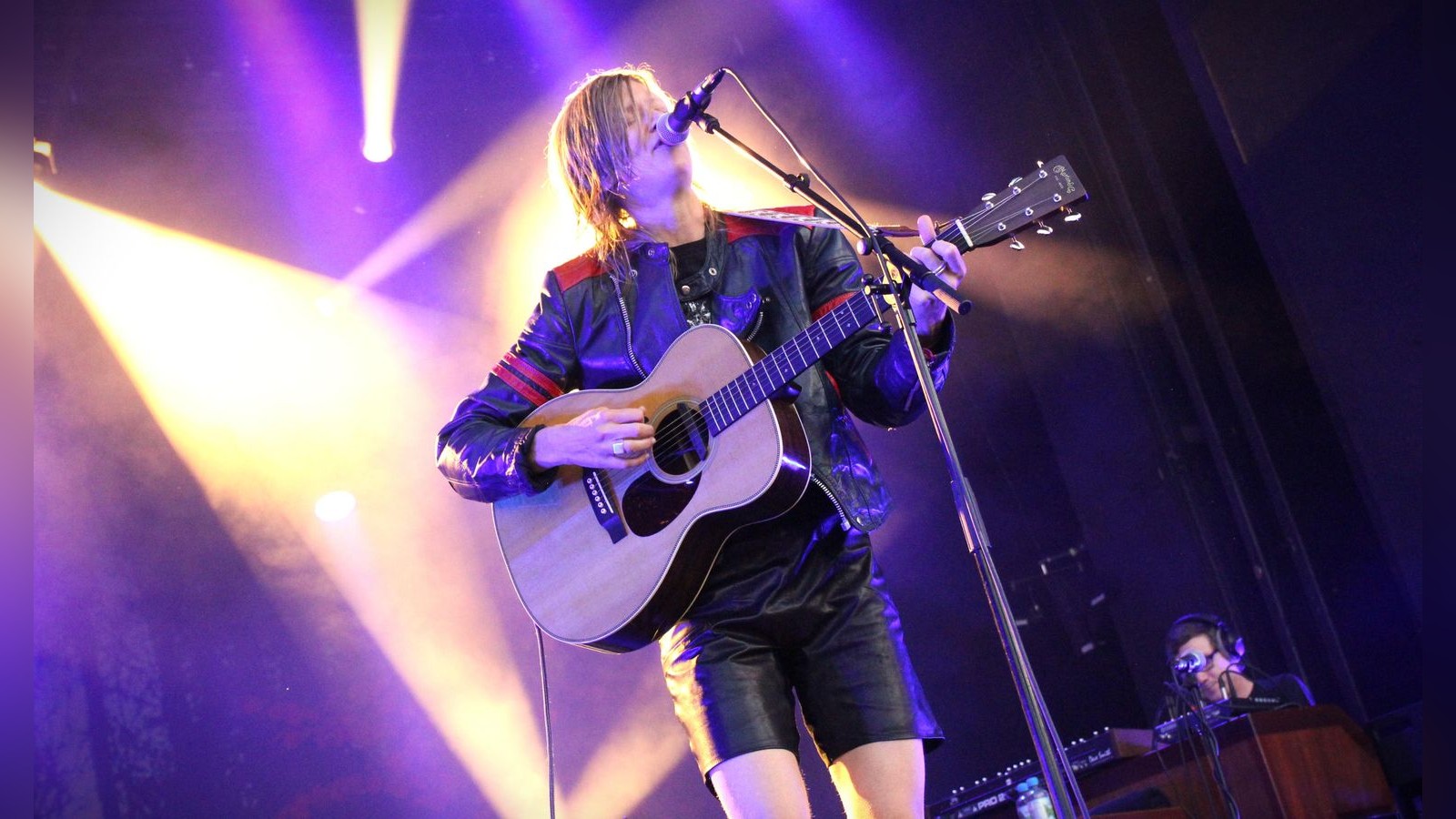 Einmal-tief-Durchatmen-2300-G-ste-bei-Konzert-von-Anna-Ternheim-bei-Jenaer-Kulturarena