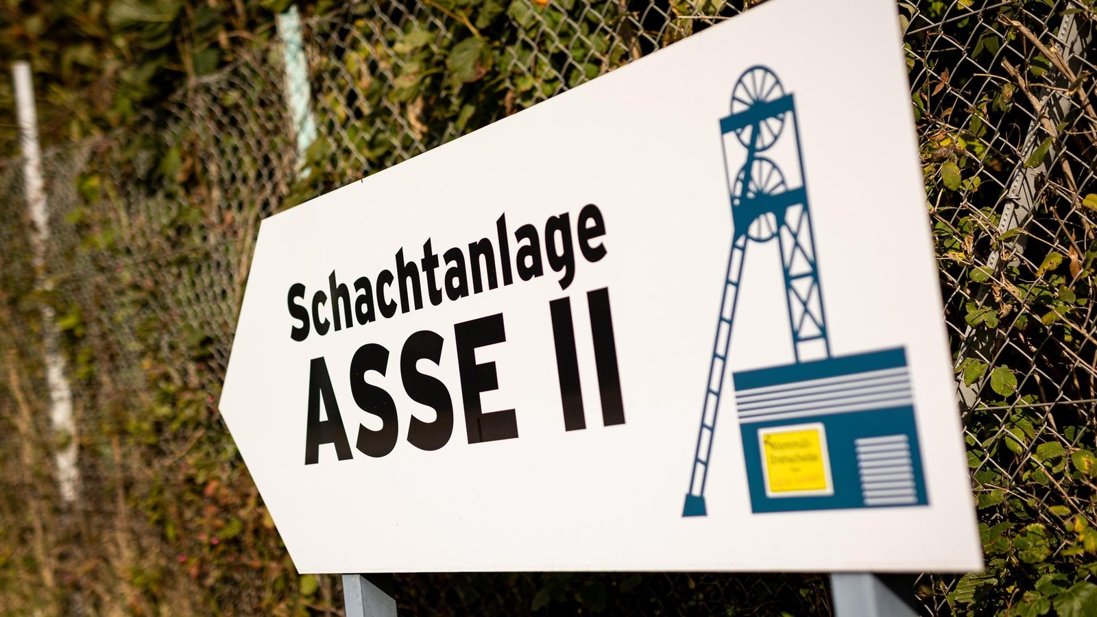 F-sser-verformt-und-verbeult-BGE-filmt-mittelradioaktiven-Asse-M-ll