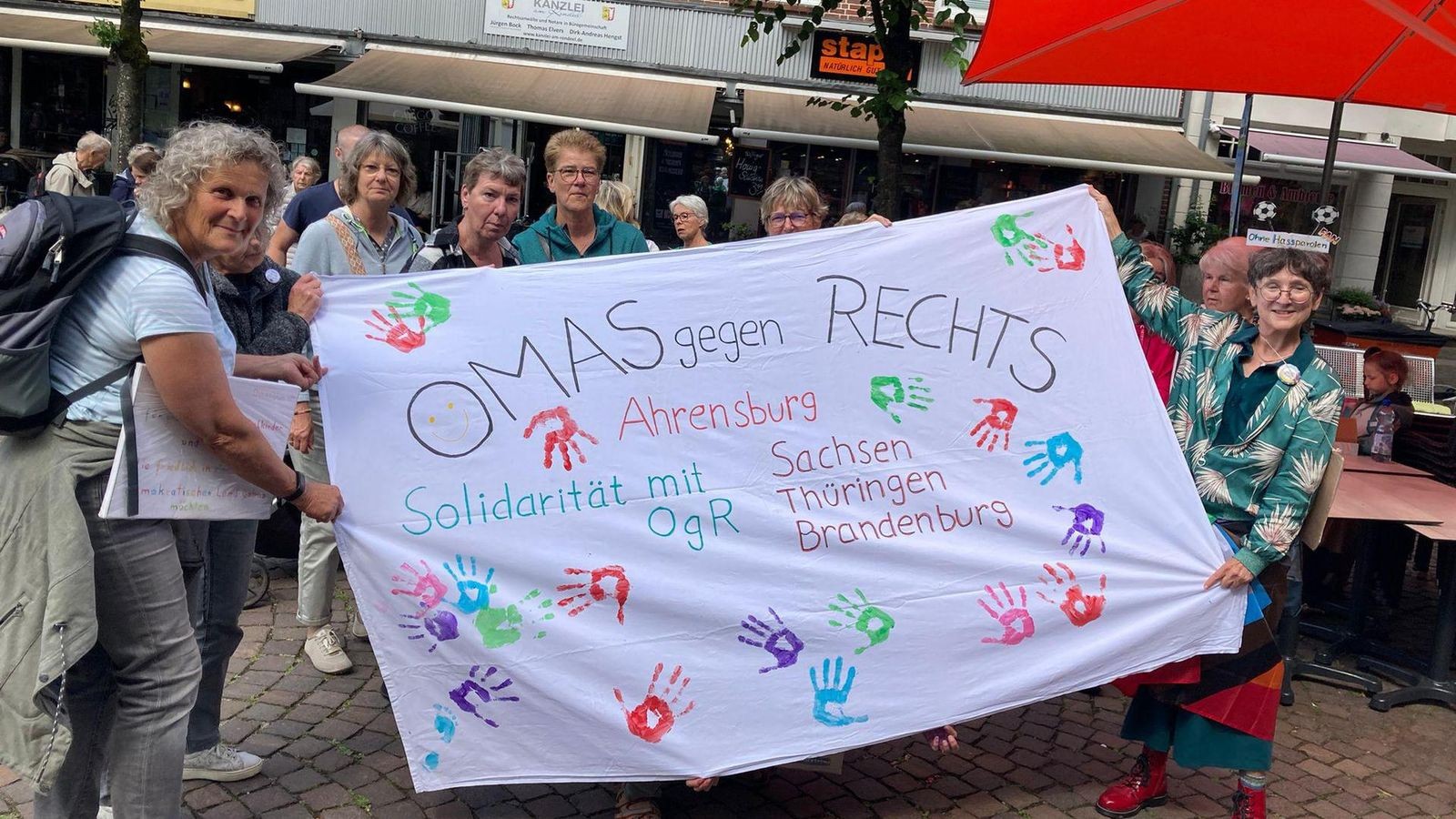 Omas-gegen-Rechts-erhalten-Friedenspreis-das-wird-gefeiert