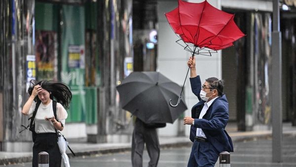 Starker Taifun trifft auf Japan: Hunderttausende ohne Strom