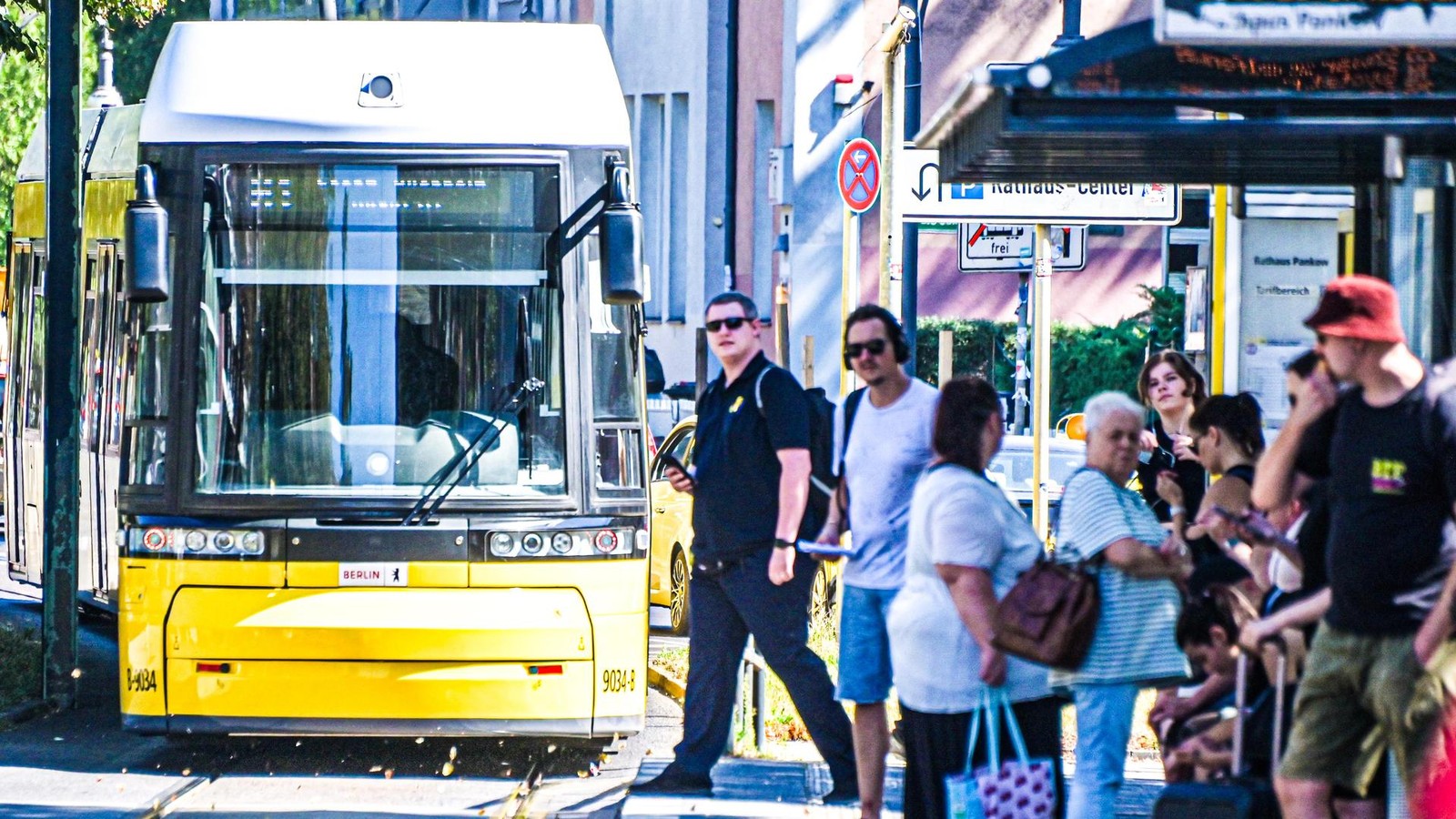 Wichtige-neue-Tram-Linie-in-Berlin-Abh-ngigkeiten-in-allen-Abschnitten-