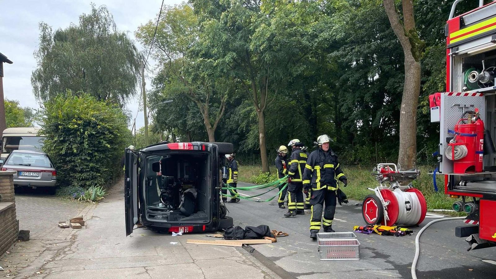 Unfall-in-Dortmund-Auto-kippt-um-Fahrerin-schwer-verletzt