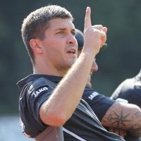Unter Dusan Trebaljevac stieg der VfB Bottrop in die Landesliga auf und behauptete sich dort mit guten Leistungen. Fußball Landesliga VfB Bottrop gegen FC Blau-Gelb Überruhr