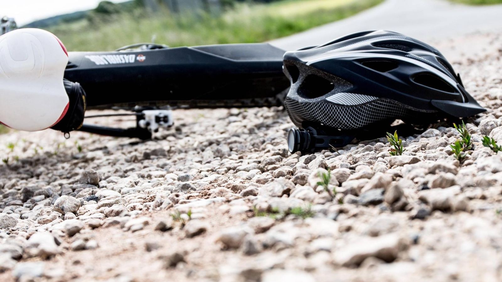 Schwer-verletzt-63-j-hriger-Radfahrer-st-rzt-mit-E-Bike