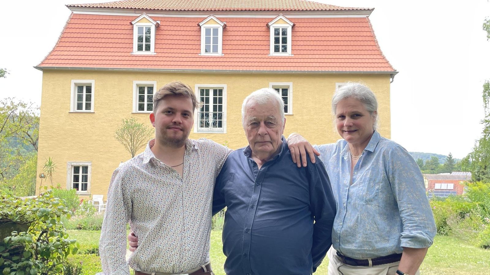 Weinbau im Saaletal Schlossbesitzer bei Jena beleben Tradition der Ahnen