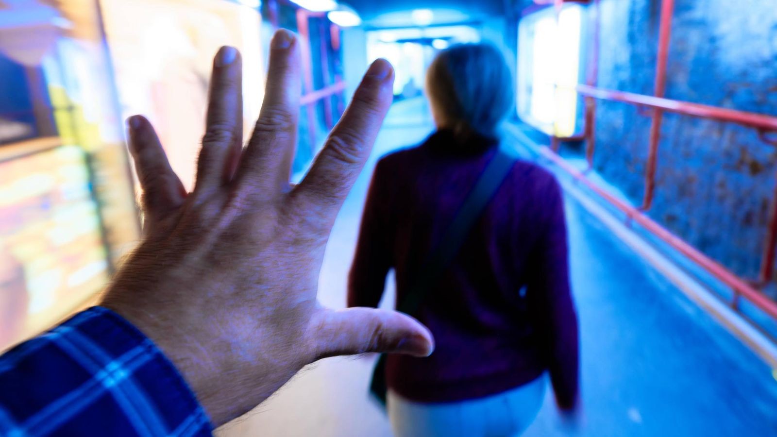 Sexueller-bergriff-auf-dem-Weg-zur-Arbeit-Frau-39-angegriffen