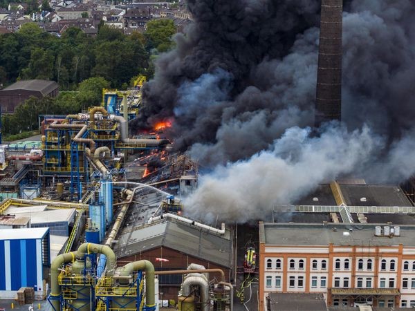 Brand in Duisburger Chemiewerk