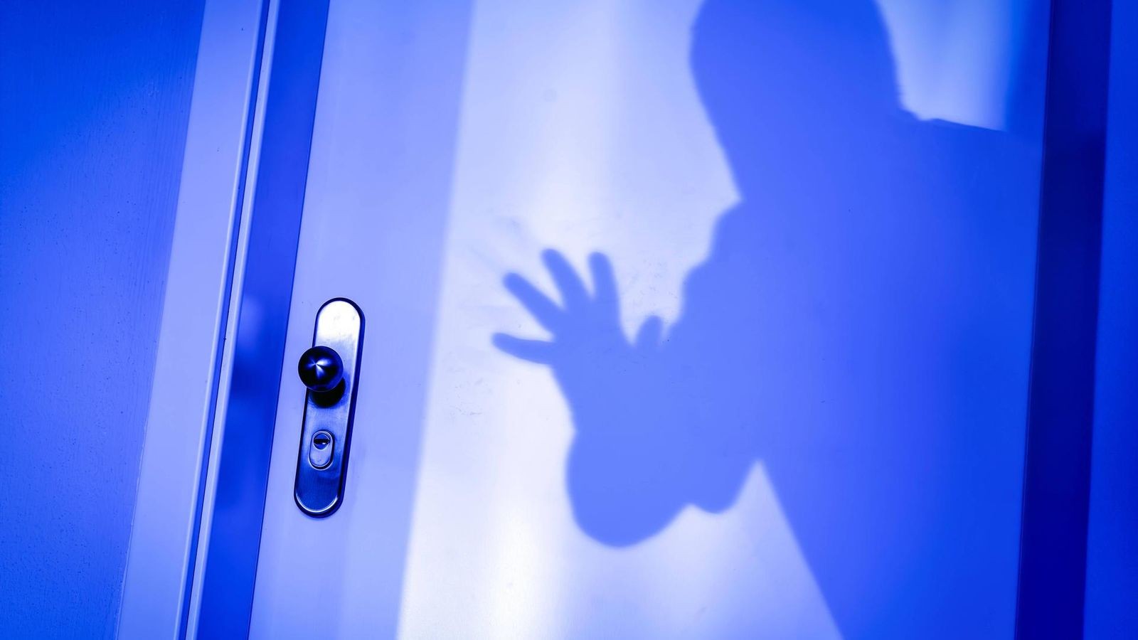 Hilflosigkeit-ausgenutzt-Dieb-bestiehlt-in-Erfurt-Bewohner-von-Senioren-Residenz