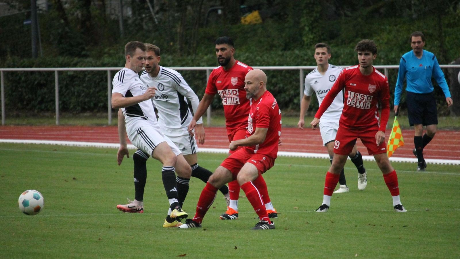 Der FC Eisdorf jubelt, lange Gesichter bei Rotenberg und Osterode