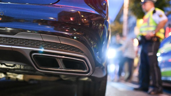 „Essen Motor Show“: Polizei zieht getunte Autos von Besuchern aus dem Verkehr