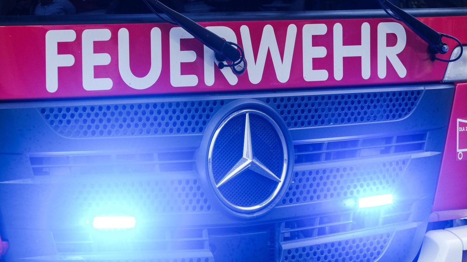 Blaulicht-und-Sirenen-quer-durch-Gera-zu-h-ren-Gro-e-Feuerwehr-bung