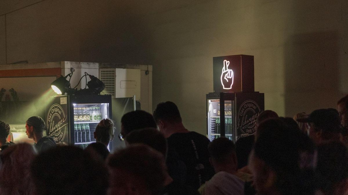 Techno schallte durch die Druckereihallen in Erfurt