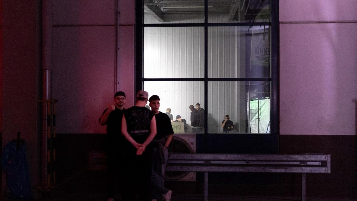 Techno schallte durch die Druckereihallen in Erfurt