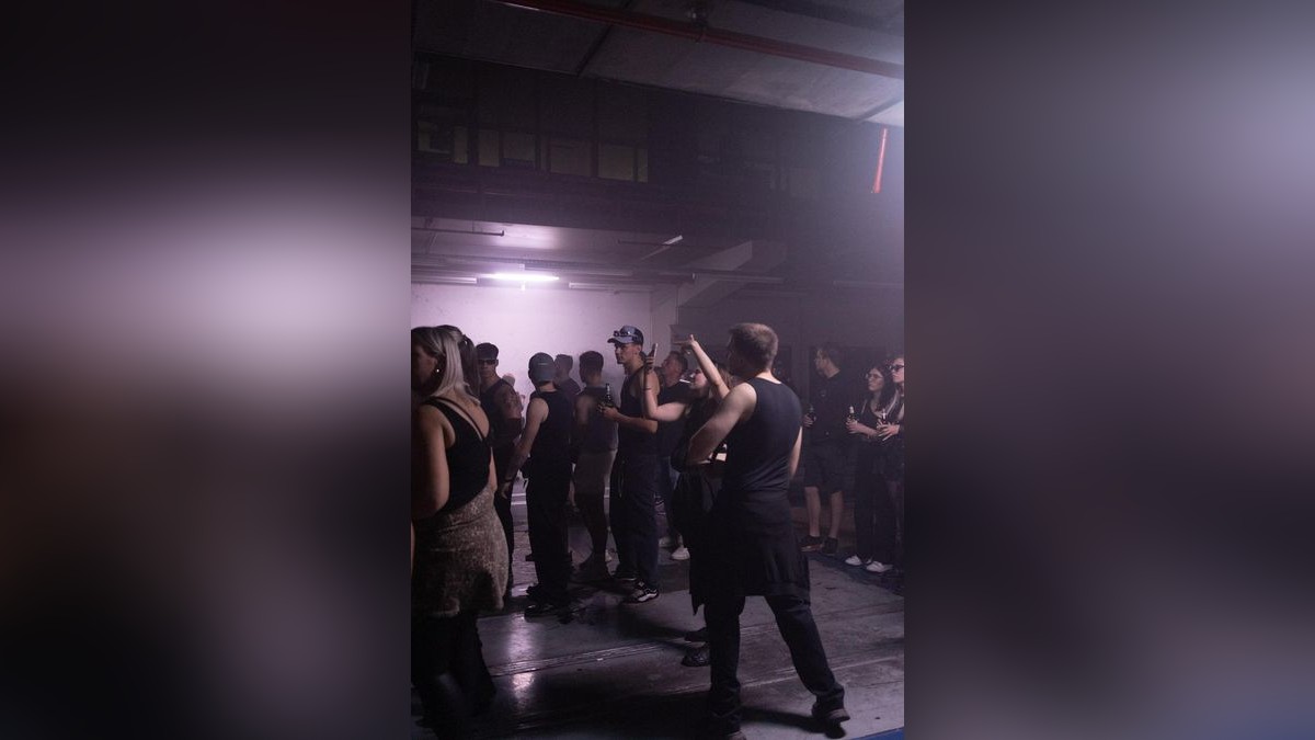 Techno schallte durch die Druckereihallen in Erfurt