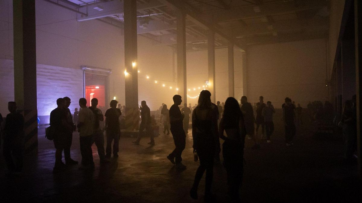 Techno schallte durch die Druckereihallen in Erfurt