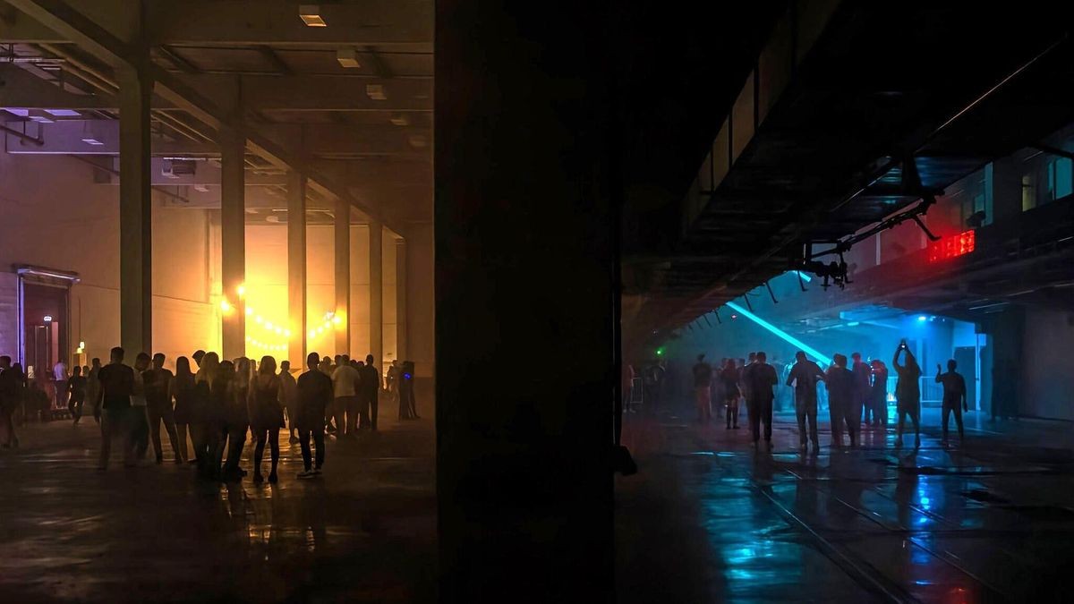 Techno schallte durch die Druckereihallen in Erfurt