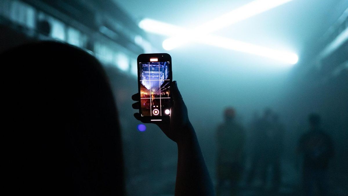 Techno schallte durch die Druckereihallen in Erfurt