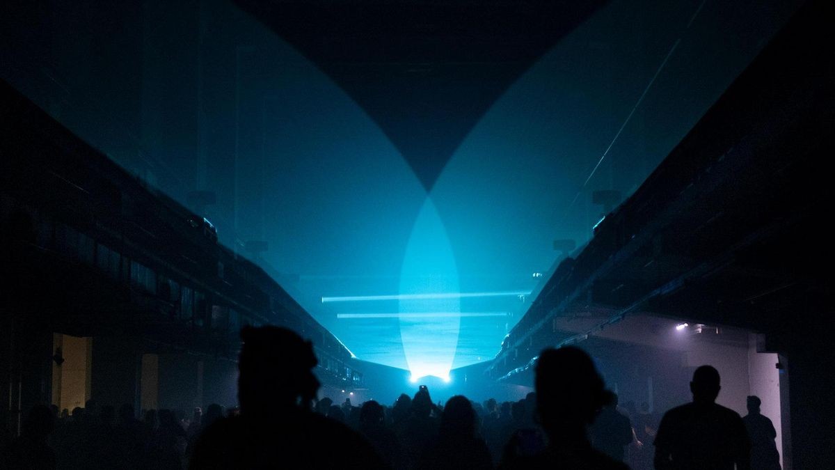 Techno schallte durch die Druckereihallen in Erfurt