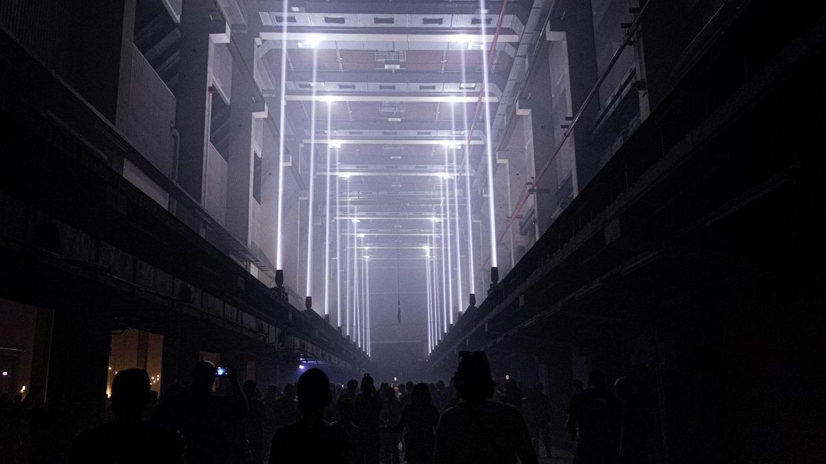 Techno schallte durch die Druckereihallen in Erfurt