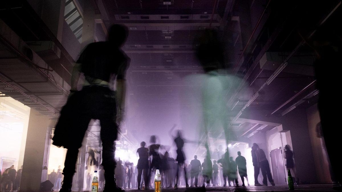Techno schallte durch die Druckereihallen in Erfurt