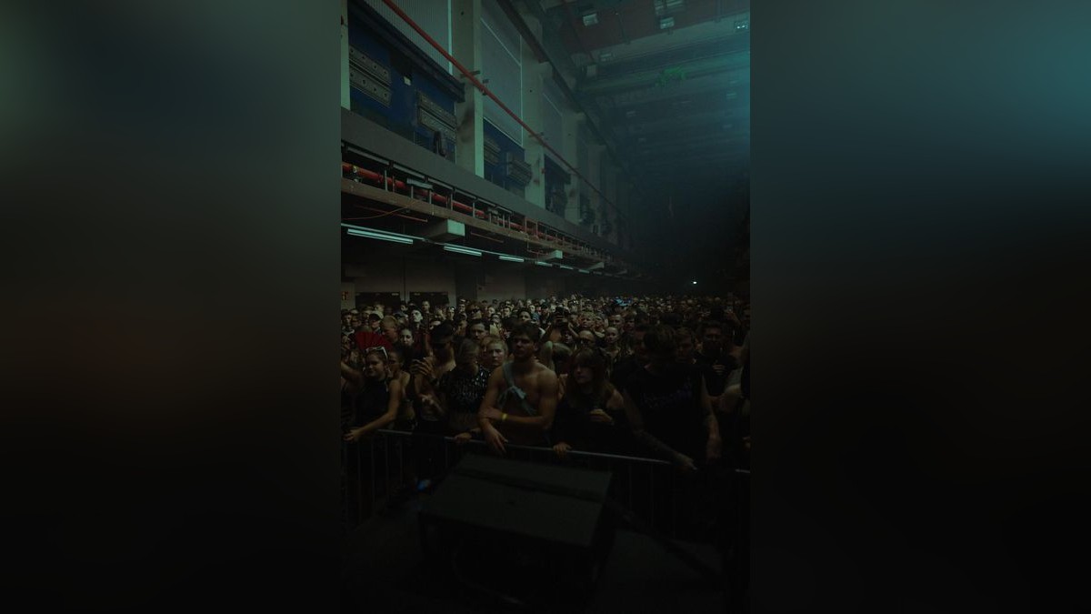 Techno schallte durch die Druckereihallen in Erfurt