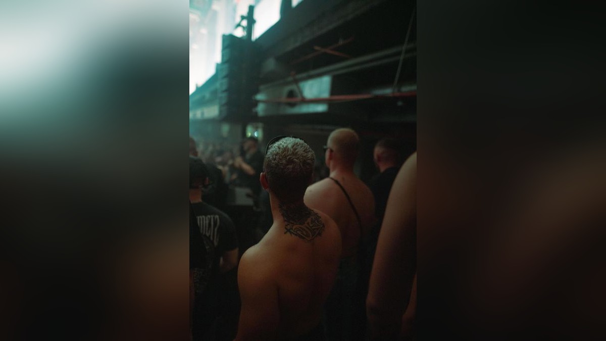 Techno schallte durch die Druckereihallen in Erfurt