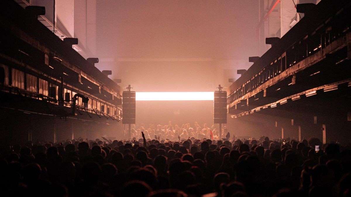 Techno schallte durch die Druckereihallen in Erfurt
