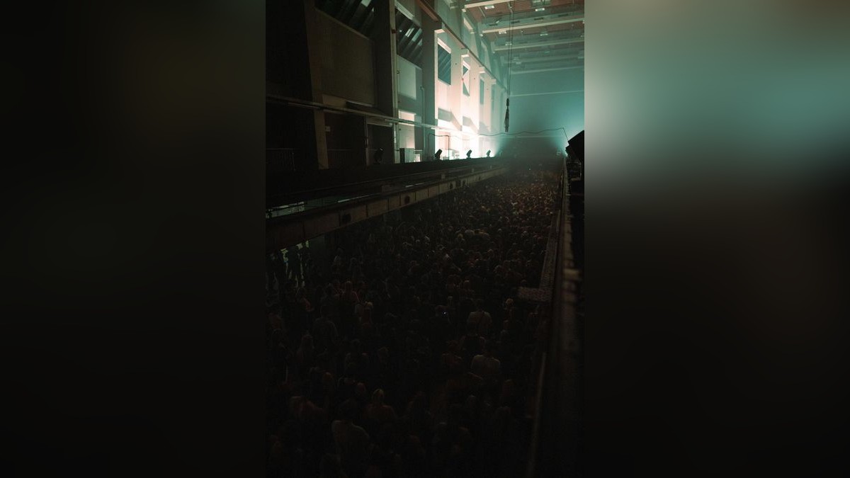 Techno schallte durch die Druckereihallen in Erfurt