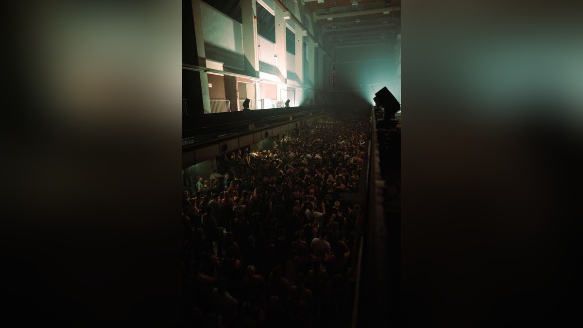 Techno schallte durch die Druckereihallen in Erfurt