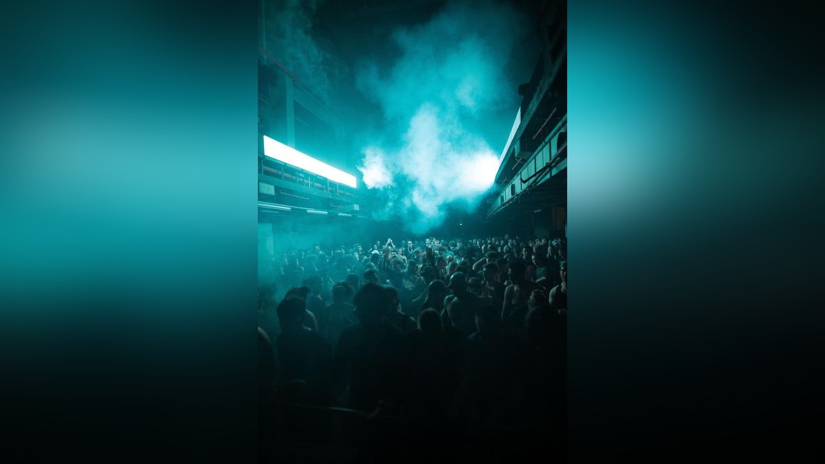 Techno schallte durch die Druckereihallen in Erfurt