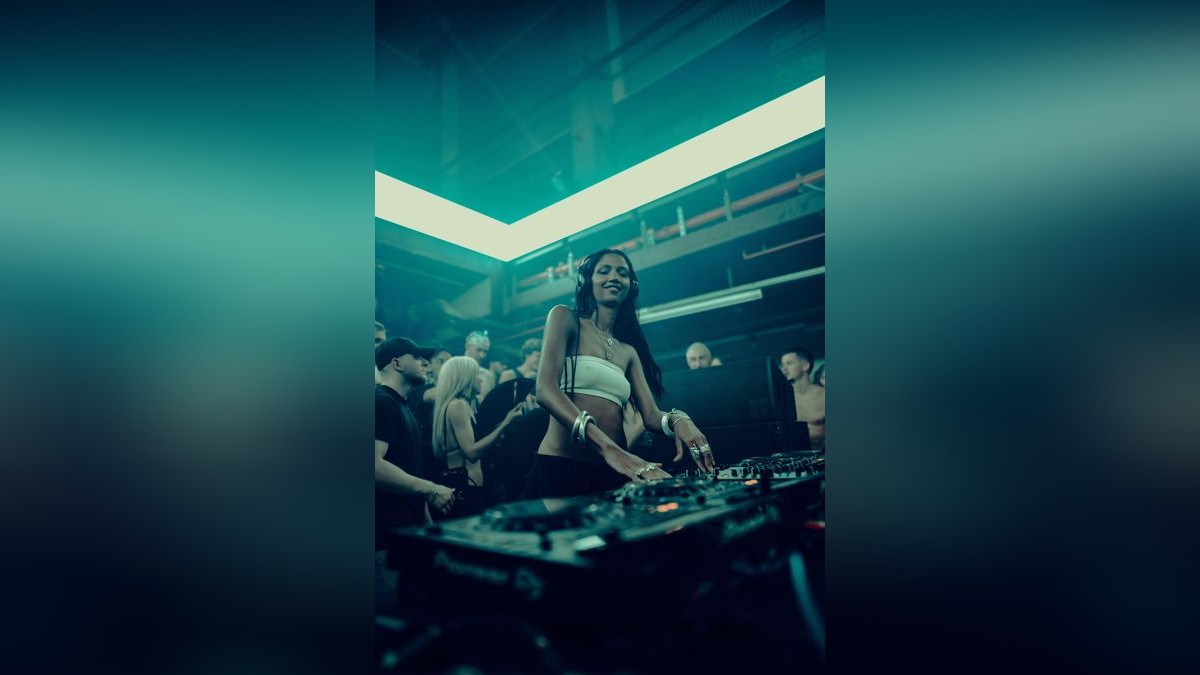 Techno schallte durch die Druckereihallen in Erfurt