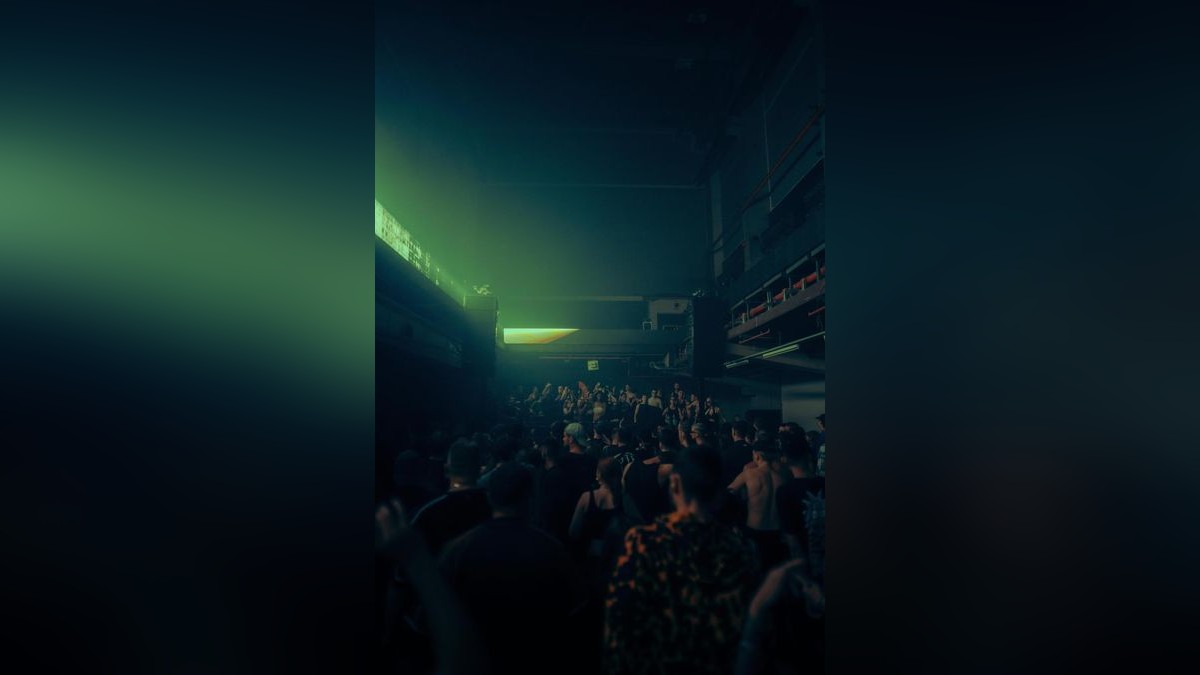 Techno schallte durch die Druckereihallen in Erfurt