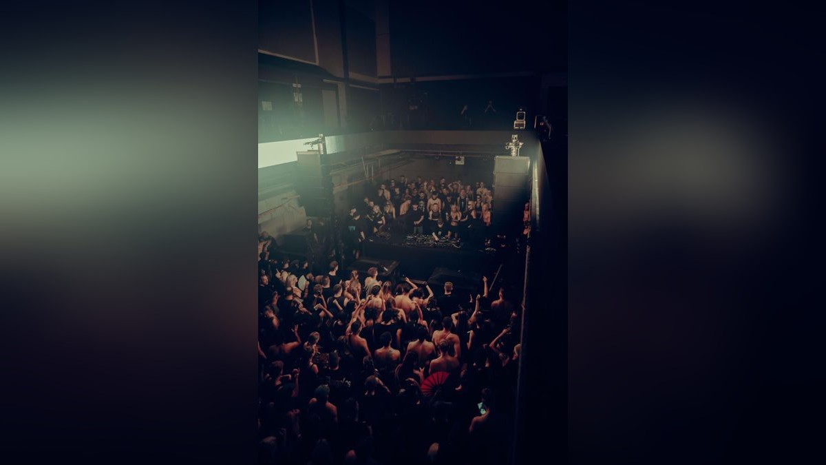 Techno schallte durch die Druckereihallen in Erfurt