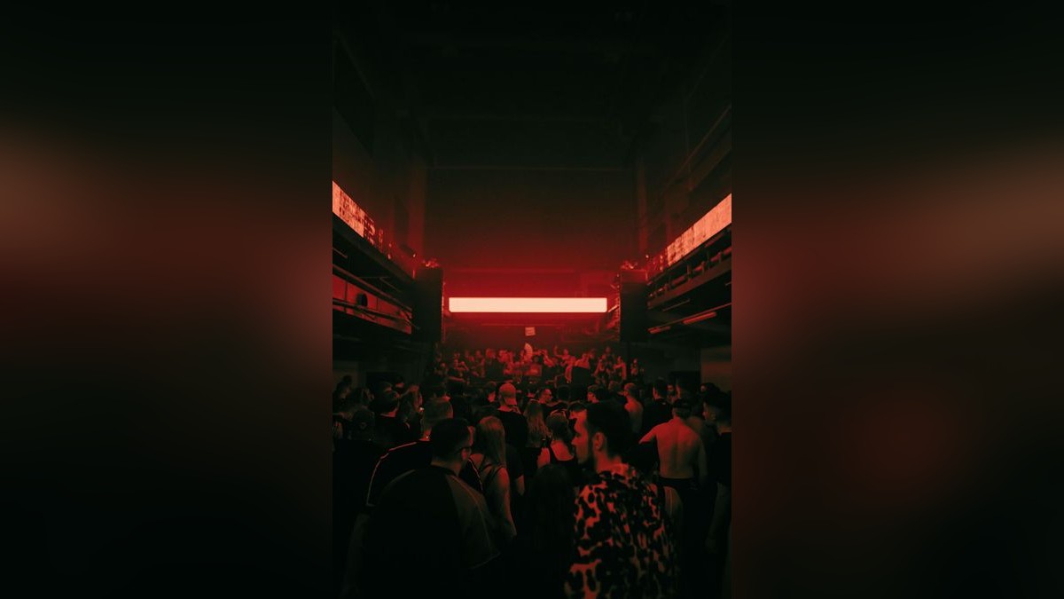 Techno schallte durch die Druckereihallen in Erfurt