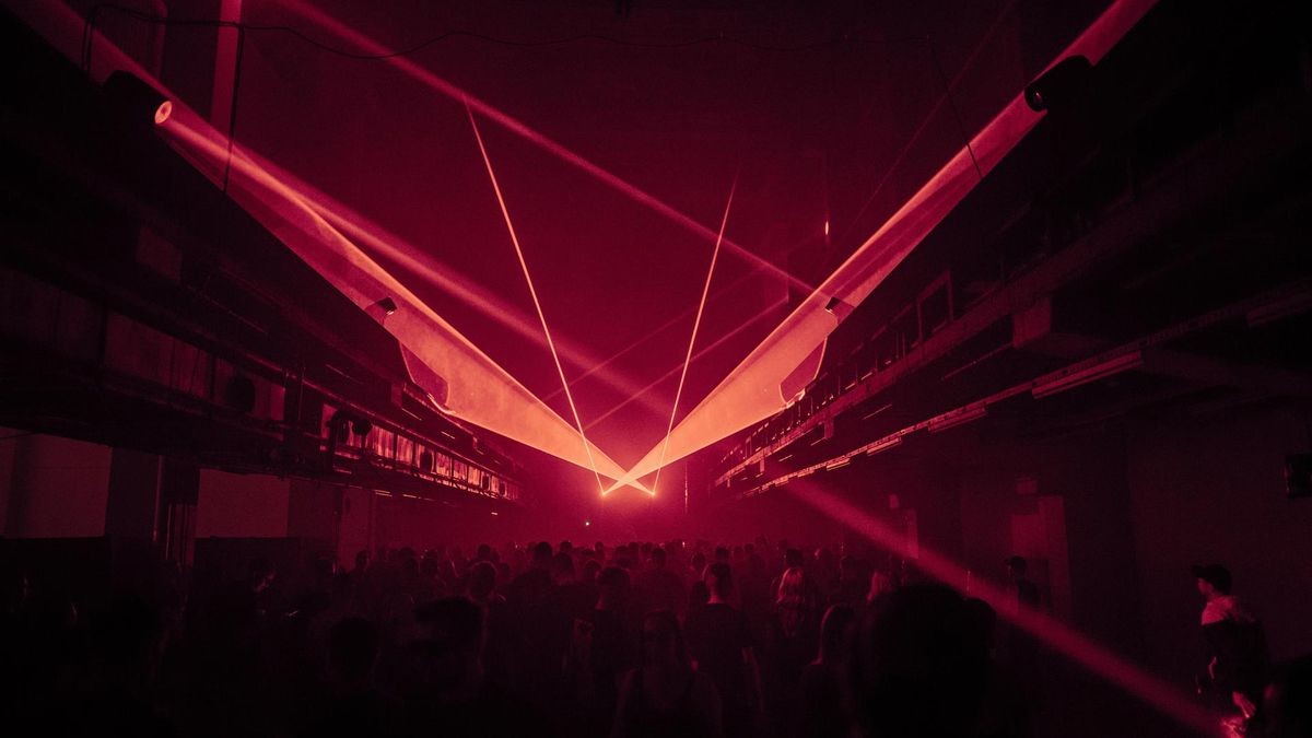 Techno schallte durch die Druckereihallen in Erfurt