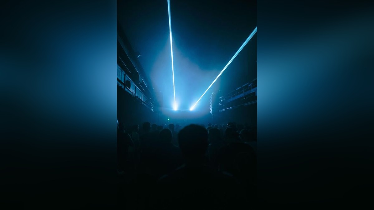 Techno schallte durch die Druckereihallen in Erfurt