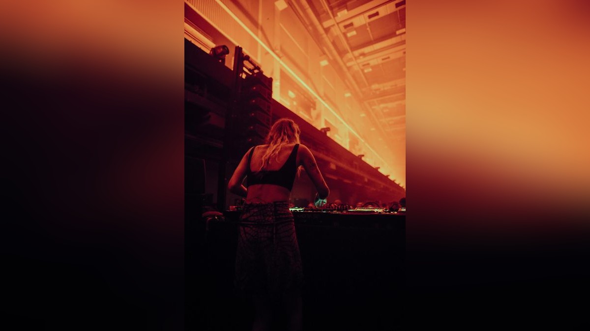 Techno schallte durch die Druckereihallen in Erfurt