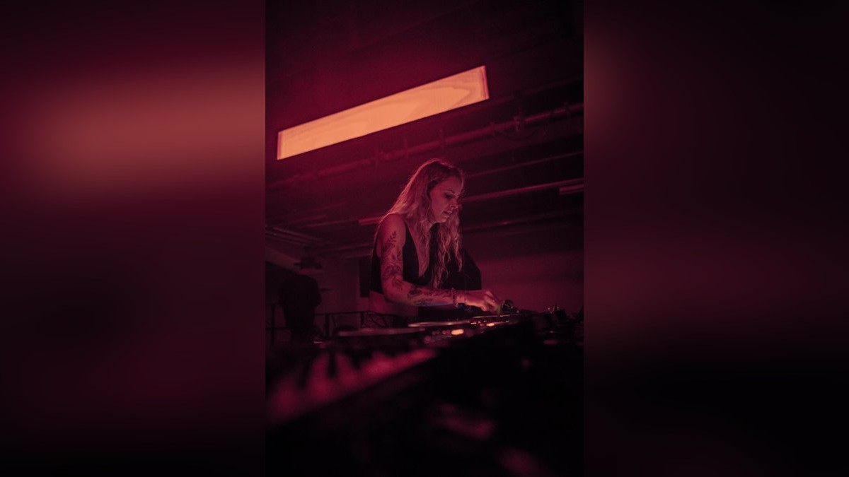 Techno schallte durch die Druckereihallen in Erfurt