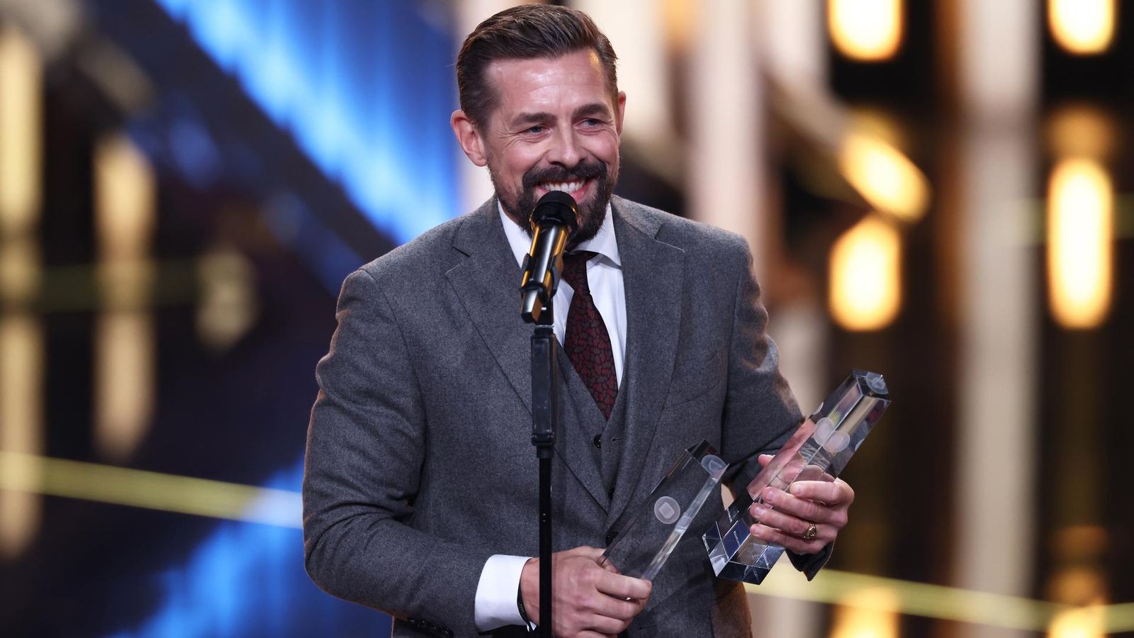 -Schonmal-bessere-Tage-gesehen-Klaas-witzelt-ber-Duisburger-Hotel