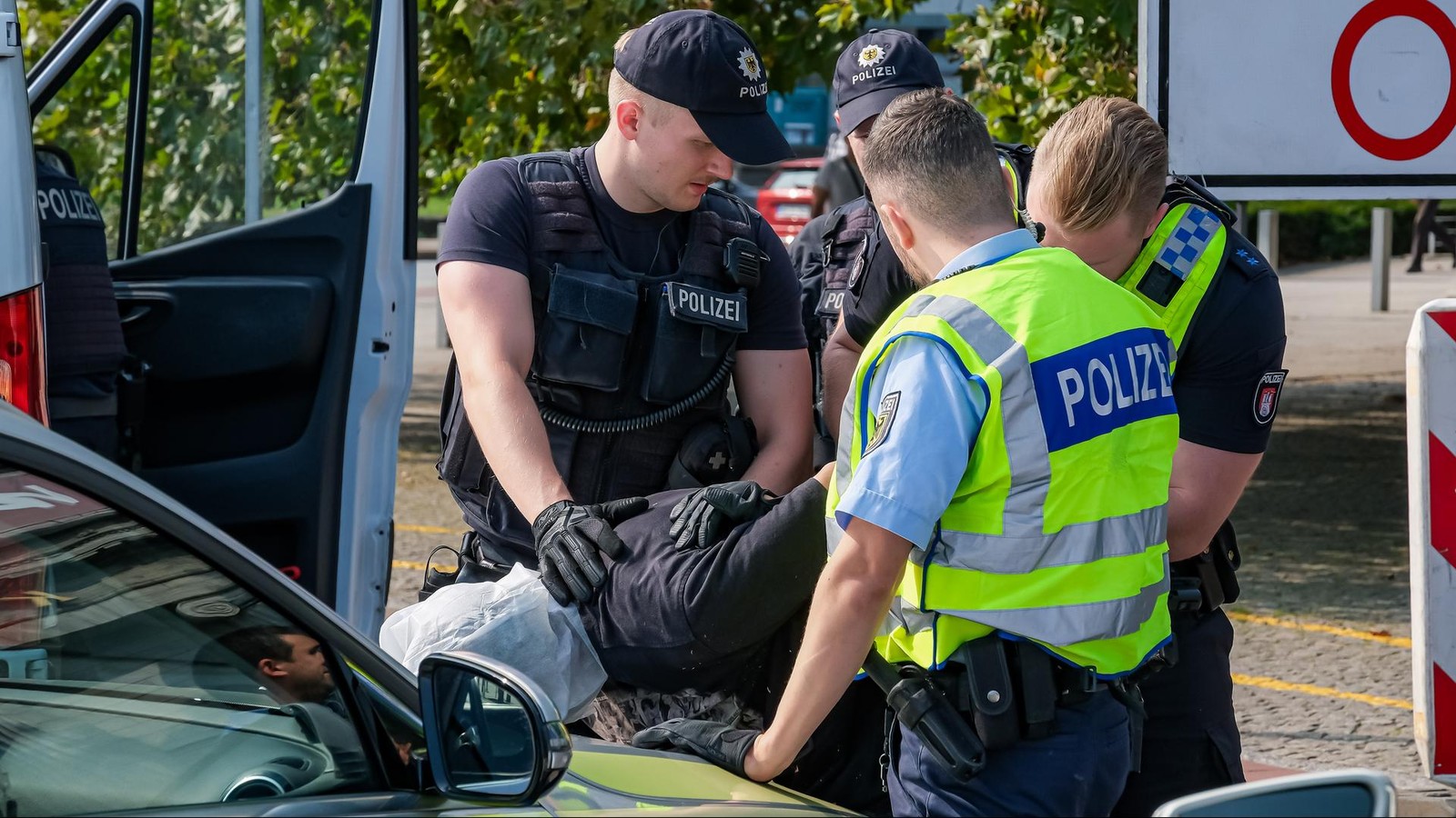 Schlag-gegen-Hamburger-Drogenbande-Br-der-sollen-Millionen-verschoben-haben