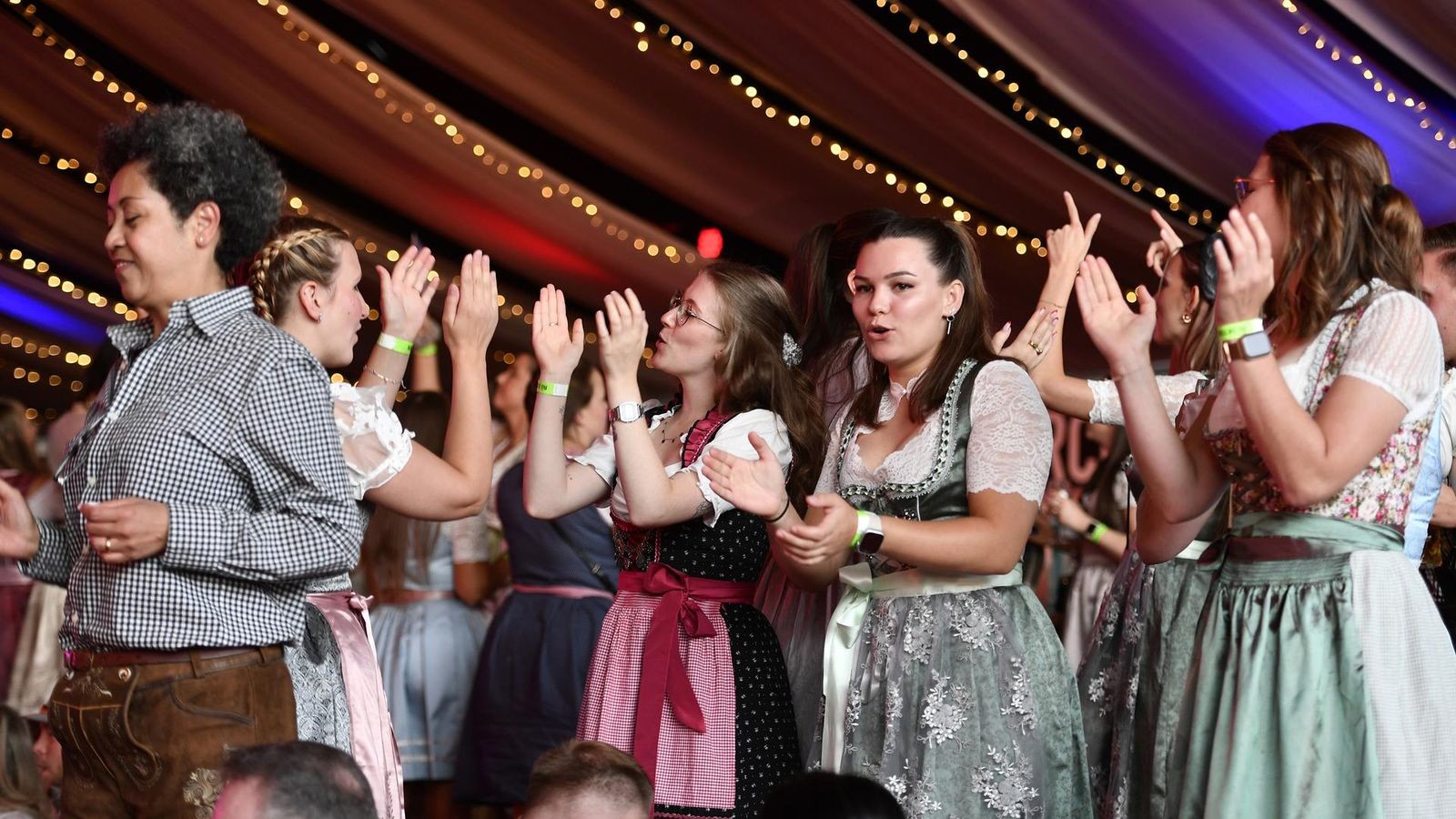 Vier-Wochen-Party-Alle-Party-Infos-zum-R-Oktoberfest