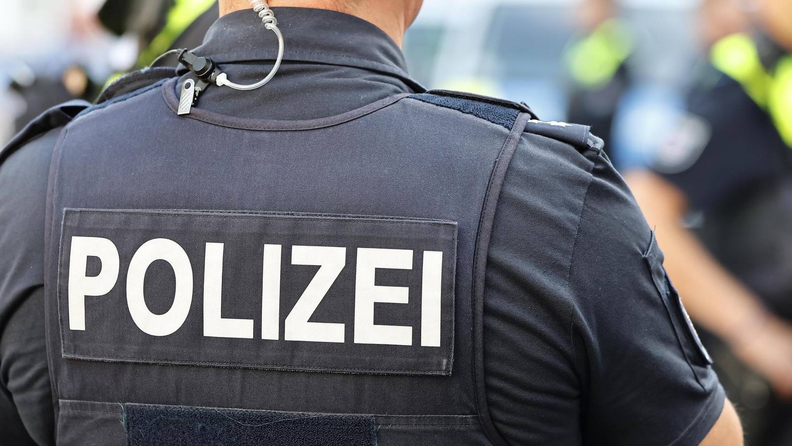 Autofahrer-fl-chtet-nach-Parkrempler-vom-Unfallort-in-Nordhausen