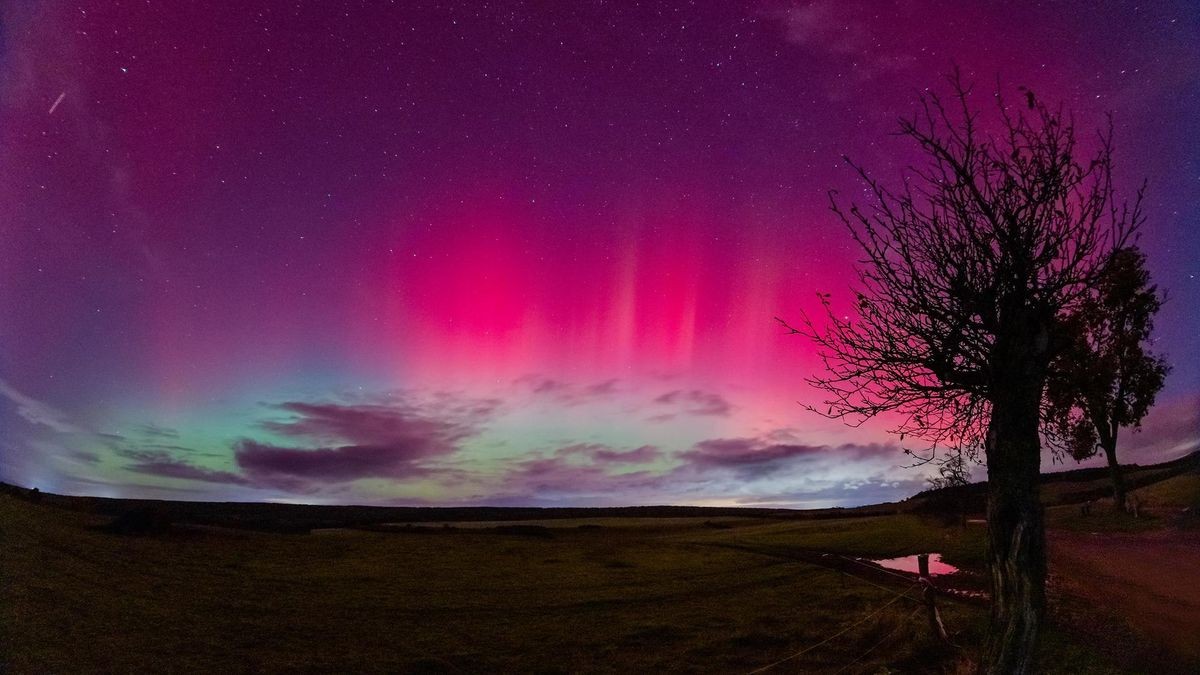 Wunderschöne Polarlichter leuchten am Himmel über Thüringen