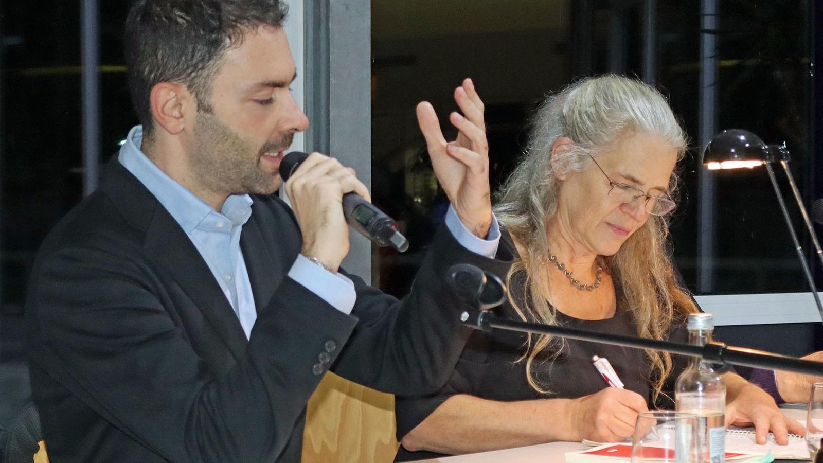 Literaturpflaster-Autor-Fiorino-ber-Boxen-als-Metapher