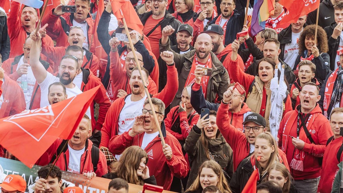 VWKrise USWerker zeigen, was Streiks bewirken können