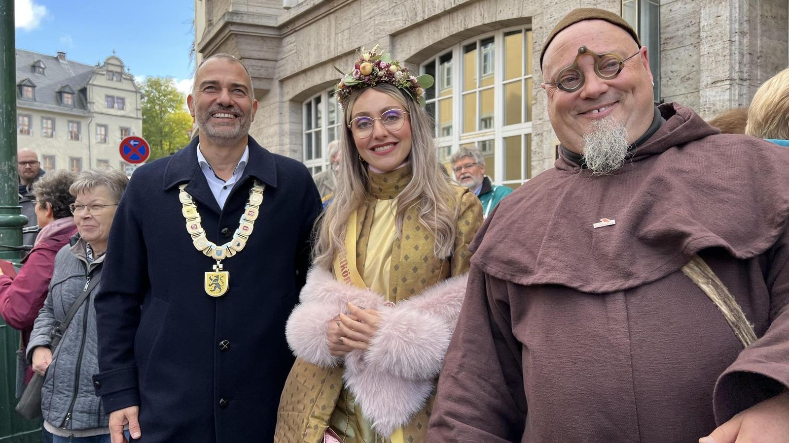 Weimar-vor-der-Kr-nung-Wer-wird-Zwiebelmarkt-K-nigin-