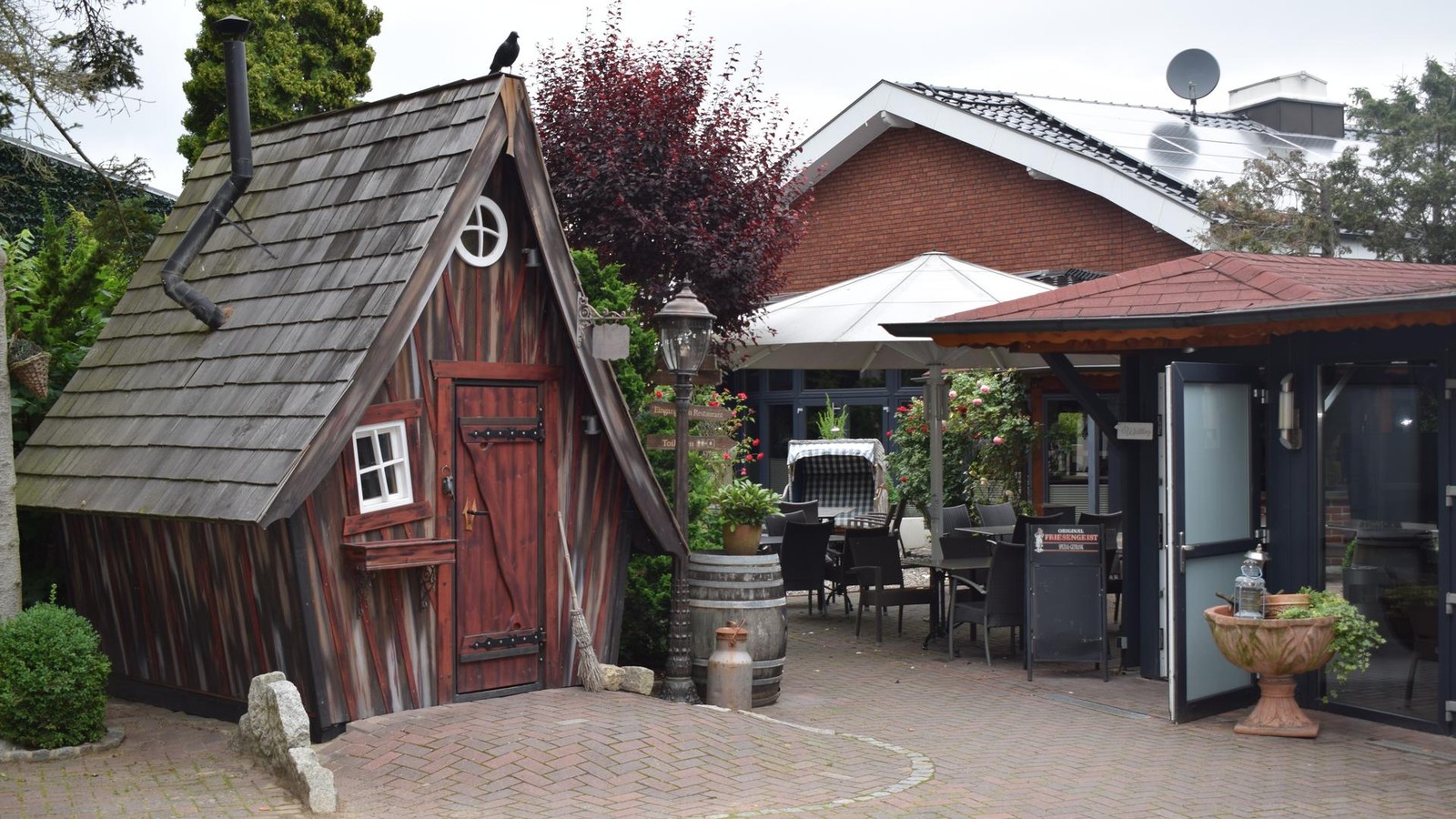 Kleiner-Weihnachtsmarkt-mit-Retro-Charme-und-Kunsthandwerk